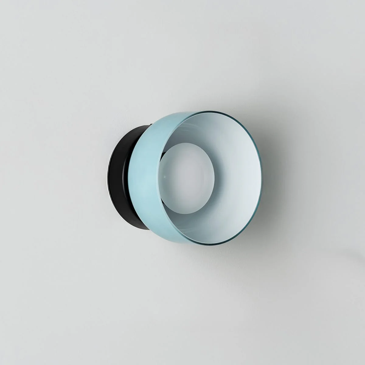 AURA GLASS LED WALL LIGHT - Image 3