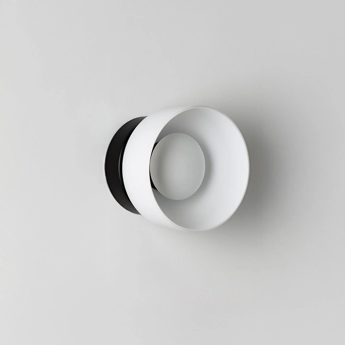 AURA GLASS LED WALL LIGHT - Image 4