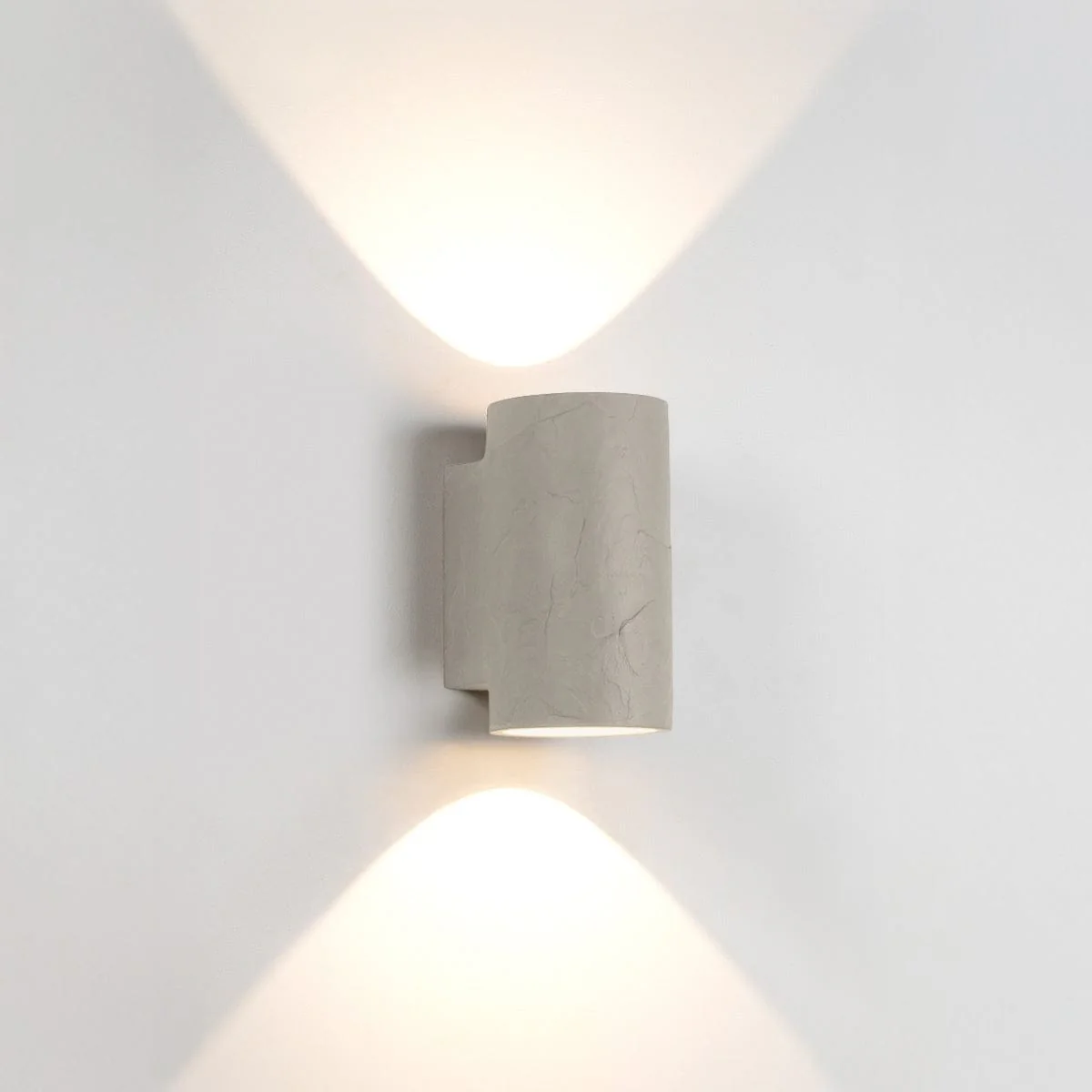 MONOLITH IP65 TEXTURED WALL LIGHT - Image 4